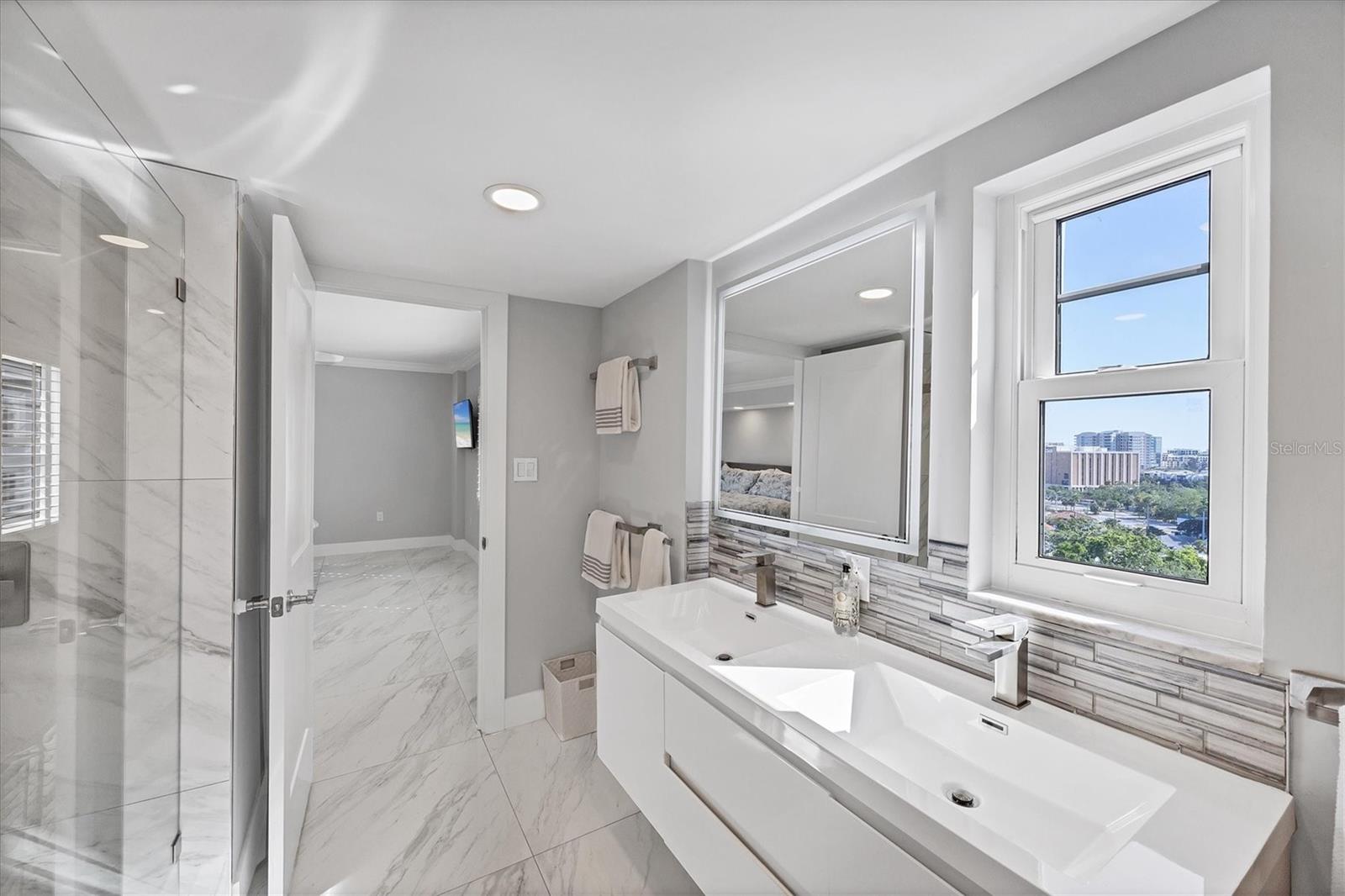 Image 20 of 39 For 555 Gulfstream Avenue 1401