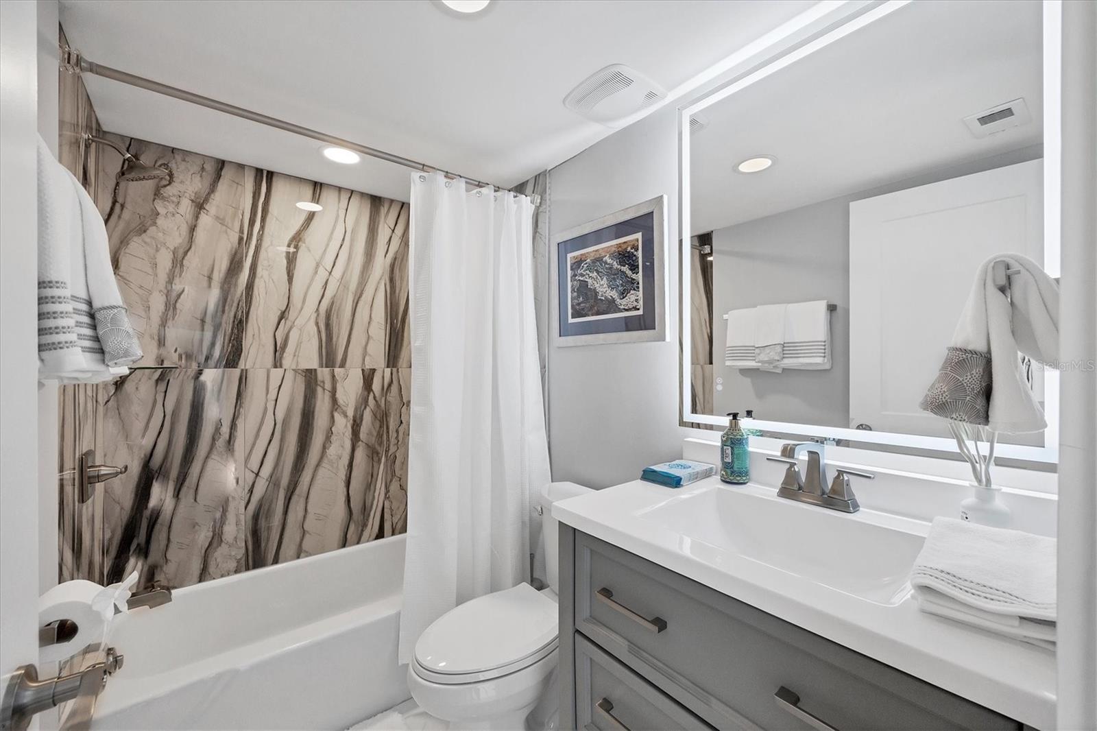 Image 24 of 39 For 555 Gulfstream Avenue 1401