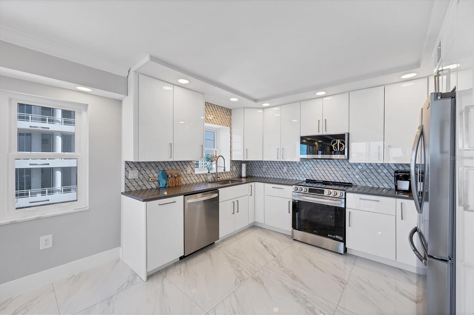 Image 9 of 39 For 555 Gulfstream Avenue 1401