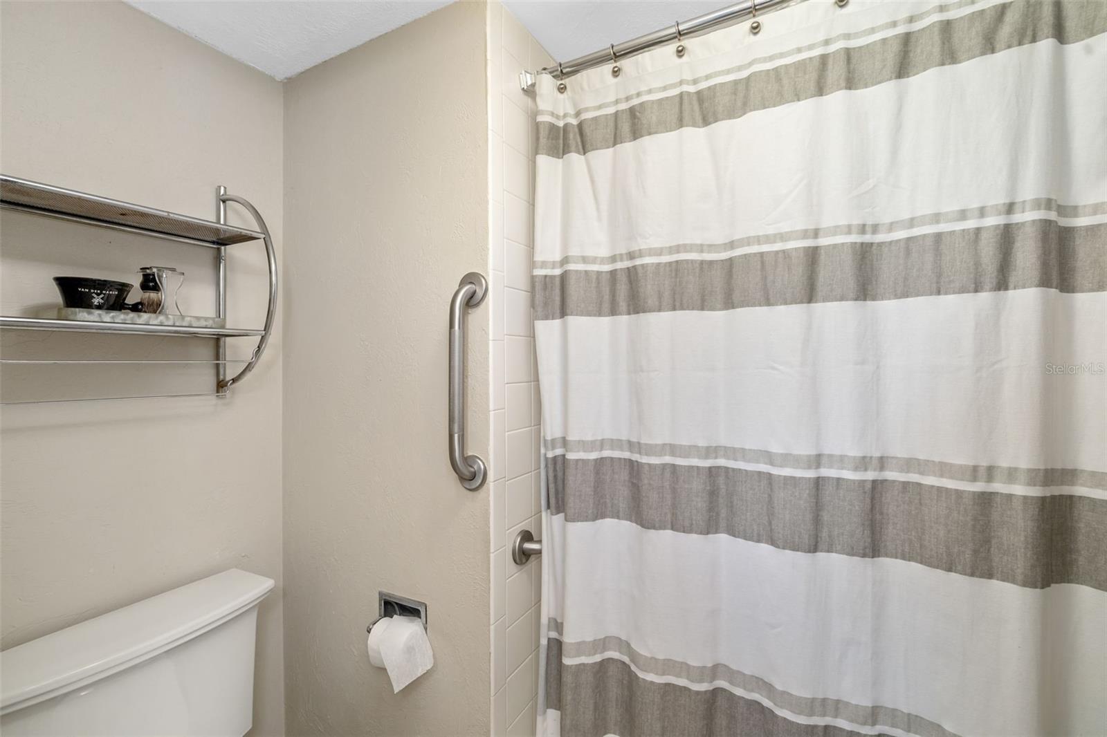 Image 15 of 45 For 7203 Curtiss Avenue 3d