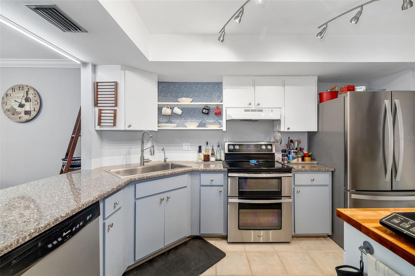 Image 6 of 45 For 7203 Curtiss Avenue 3d
