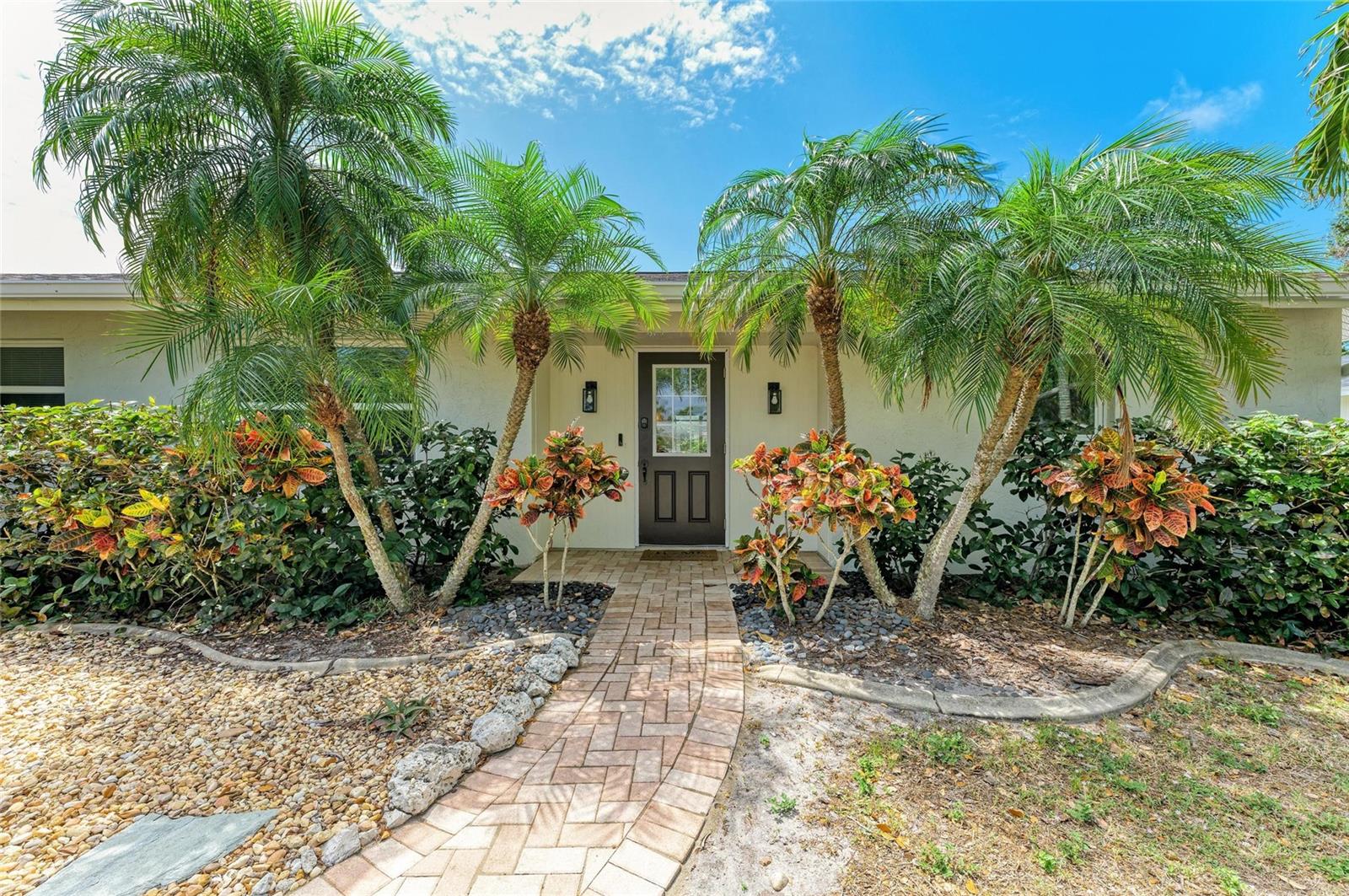 Image 3 of 65 For 2908 Mayflower Street
