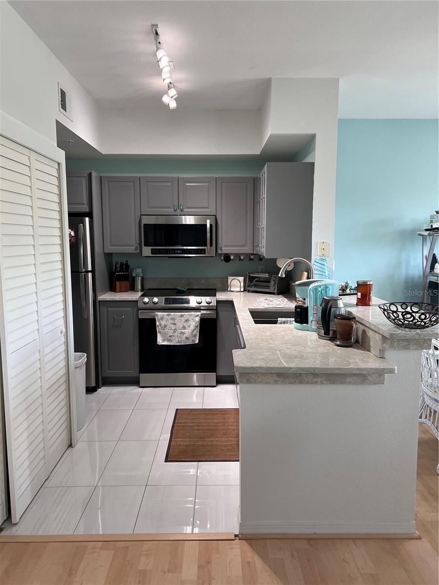 Image 10 of 37 For 5741 Soldier Circle 202