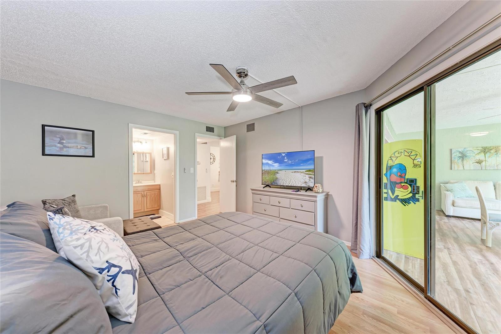 Image 17 of 45 For 3803 Sun Eagle Lane 203