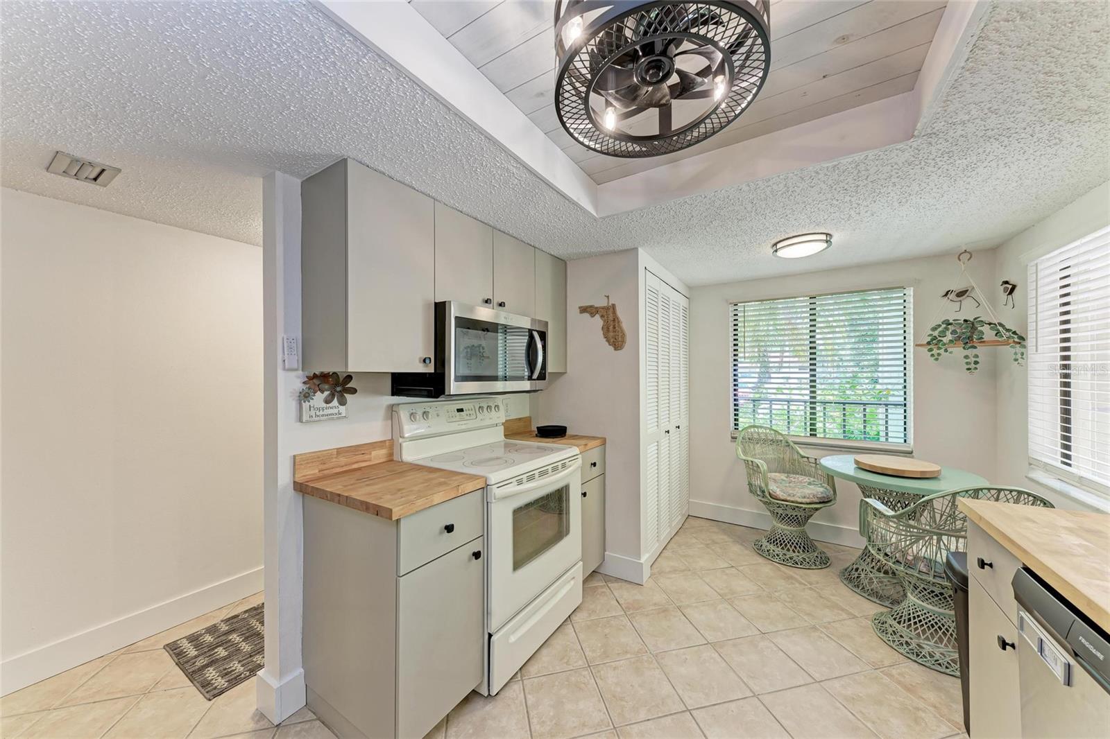 Image 9 of 45 For 3803 Sun Eagle Lane 203