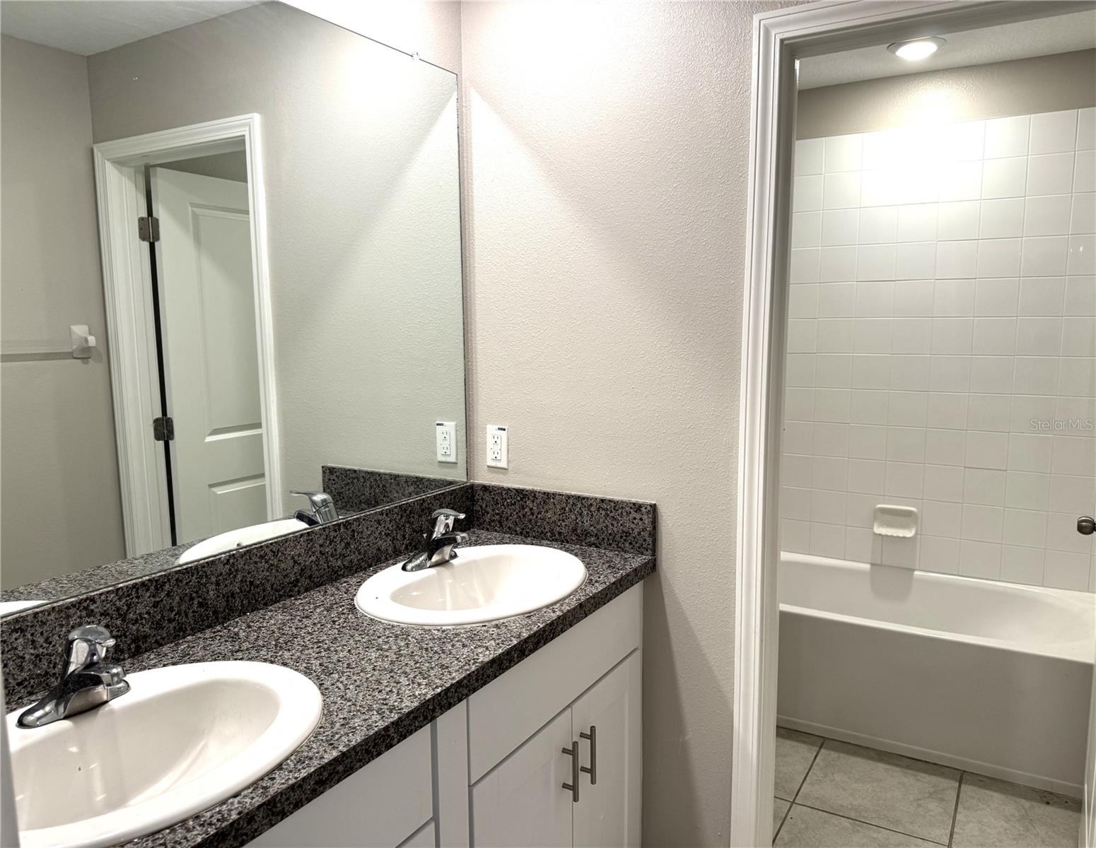 Image 13 of 25 For 5430 Amaryllis Garden Street