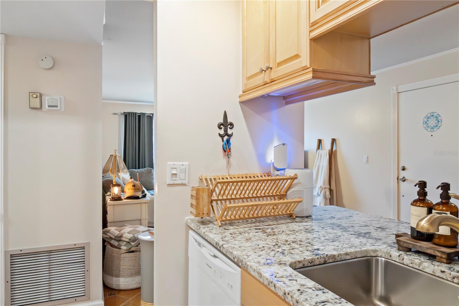 Image 14 of 20 For 3269 Beneva Road 102