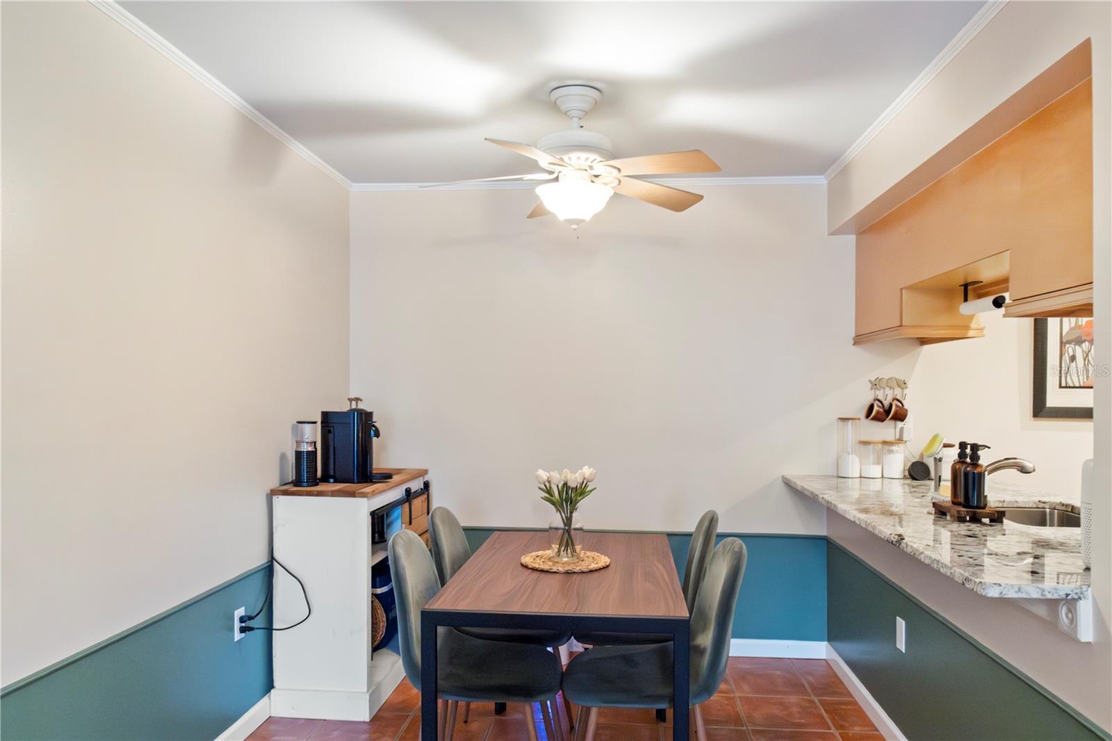 Image 4 of 20 For 3269 Beneva Road 102