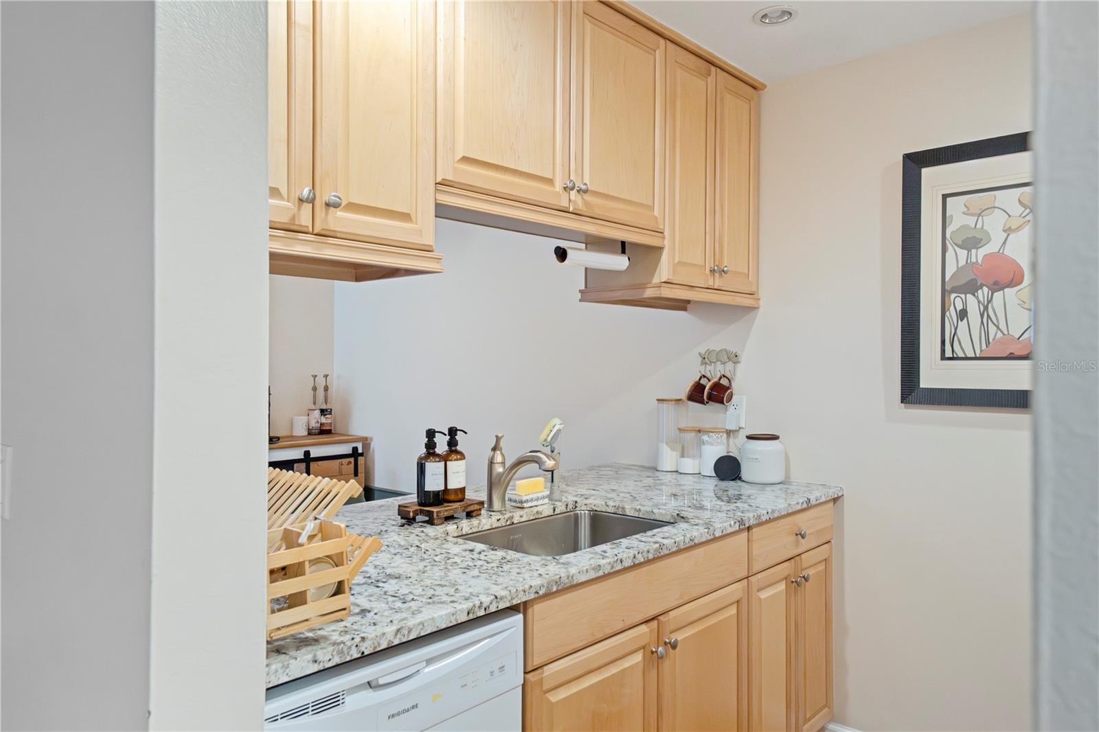 Image 5 of 20 For 3269 Beneva Road 102