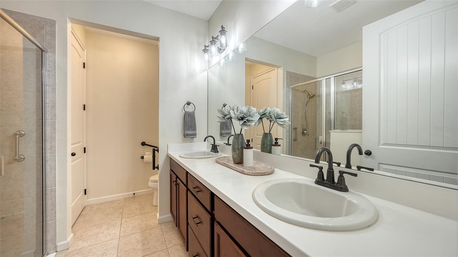 Image 23 of 42 For 11847 Meadowgate Place