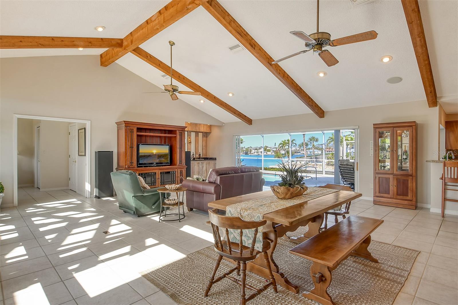 Image 14 of 98 For 621 Ivanhoe Lane