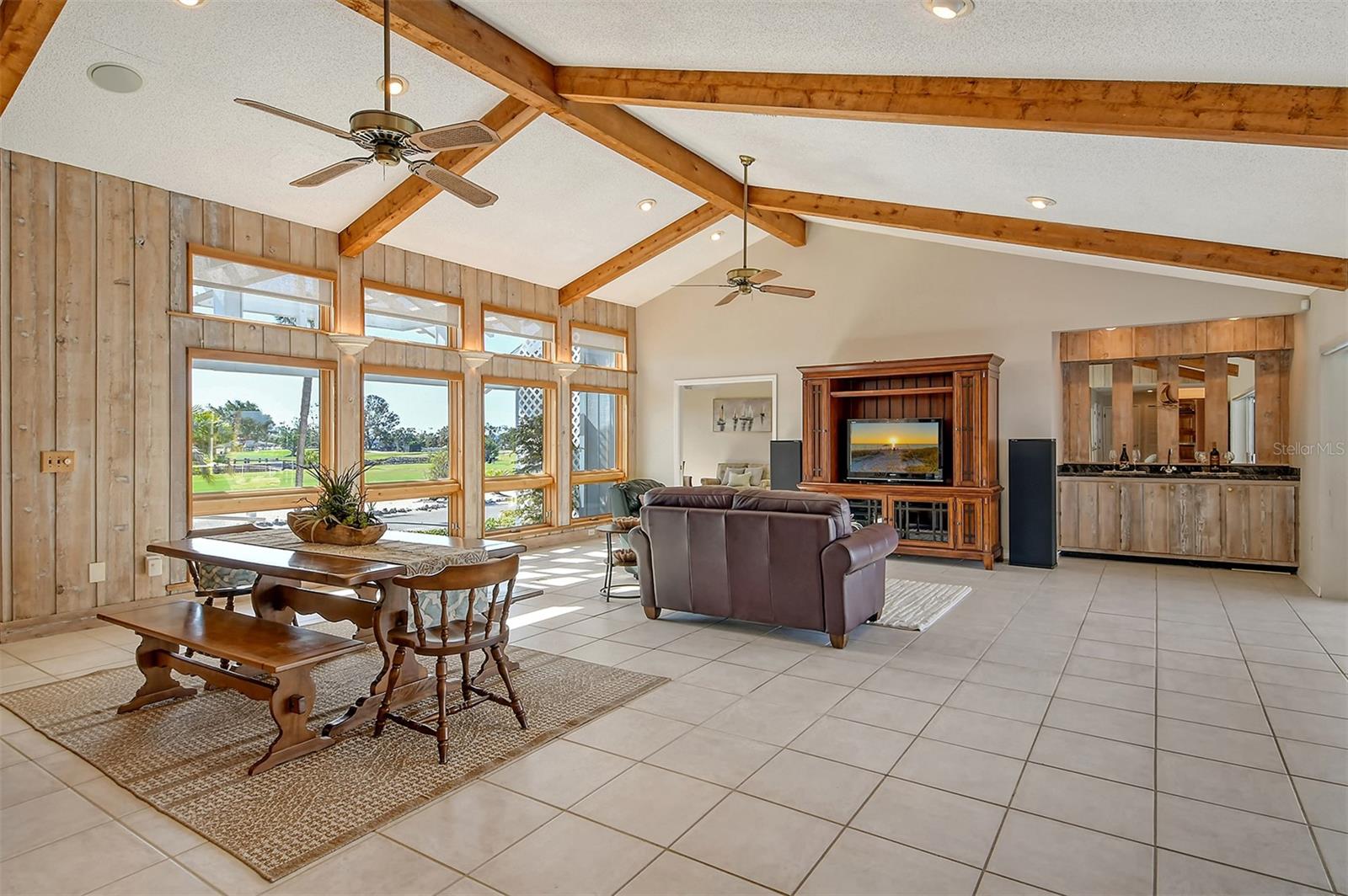 Image 15 of 98 For 621 Ivanhoe Lane