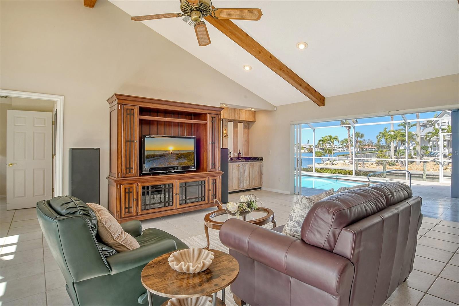 Image 22 of 98 For 621 Ivanhoe Lane