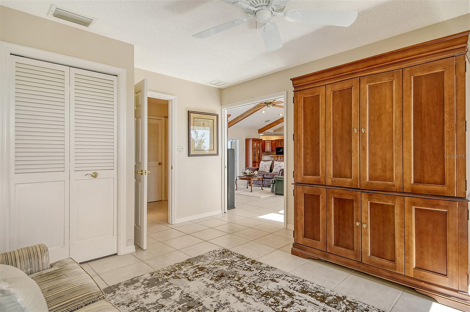 Image 39 of 98 For 621 Ivanhoe Lane