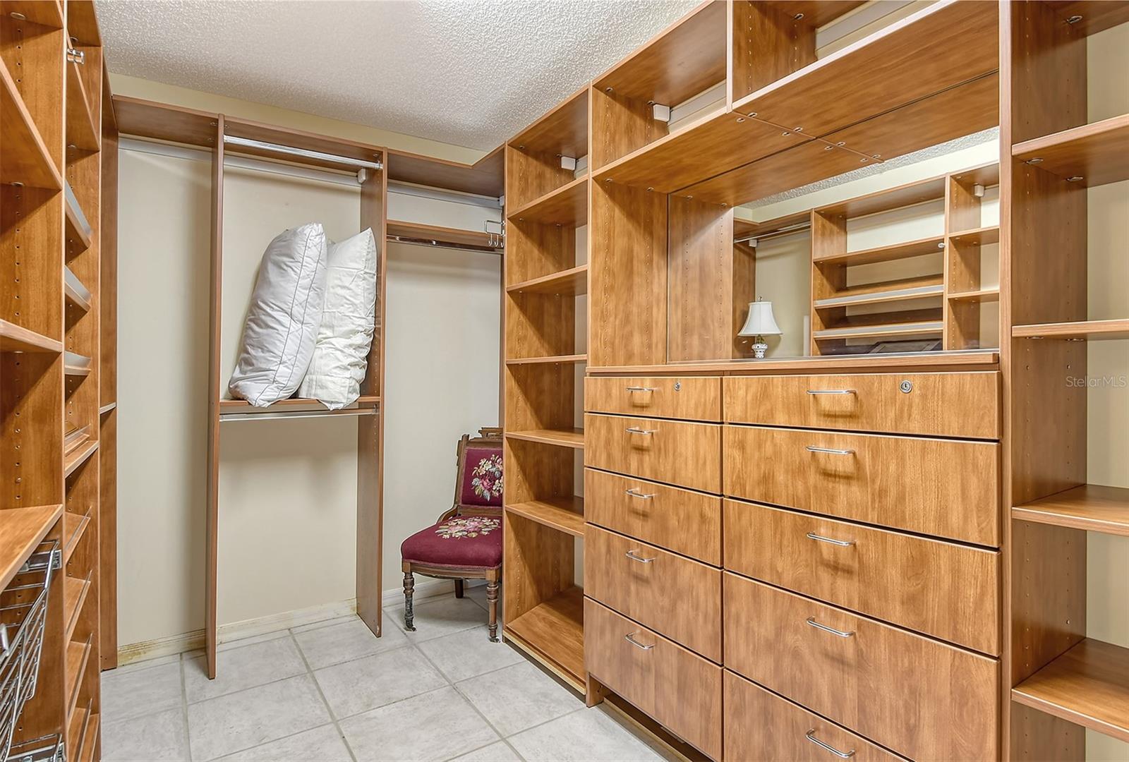 Image 49 of 98 For 621 Ivanhoe Lane