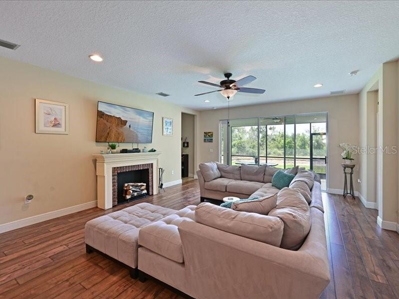 Image 14 of 33 For 16711 Rivers Reach Boulevard