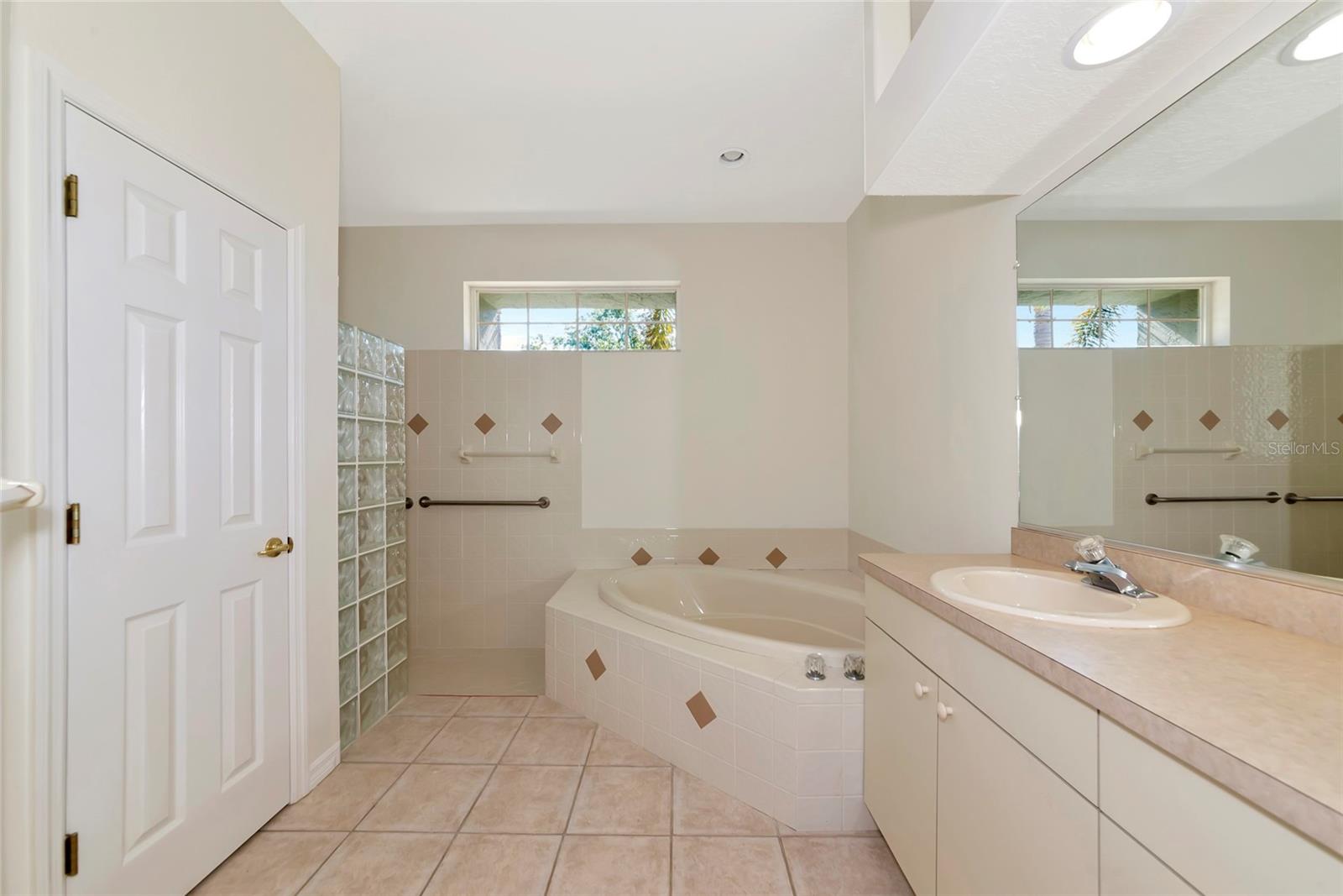 Image 12 of 27 For 4092 Green Tree Avenue