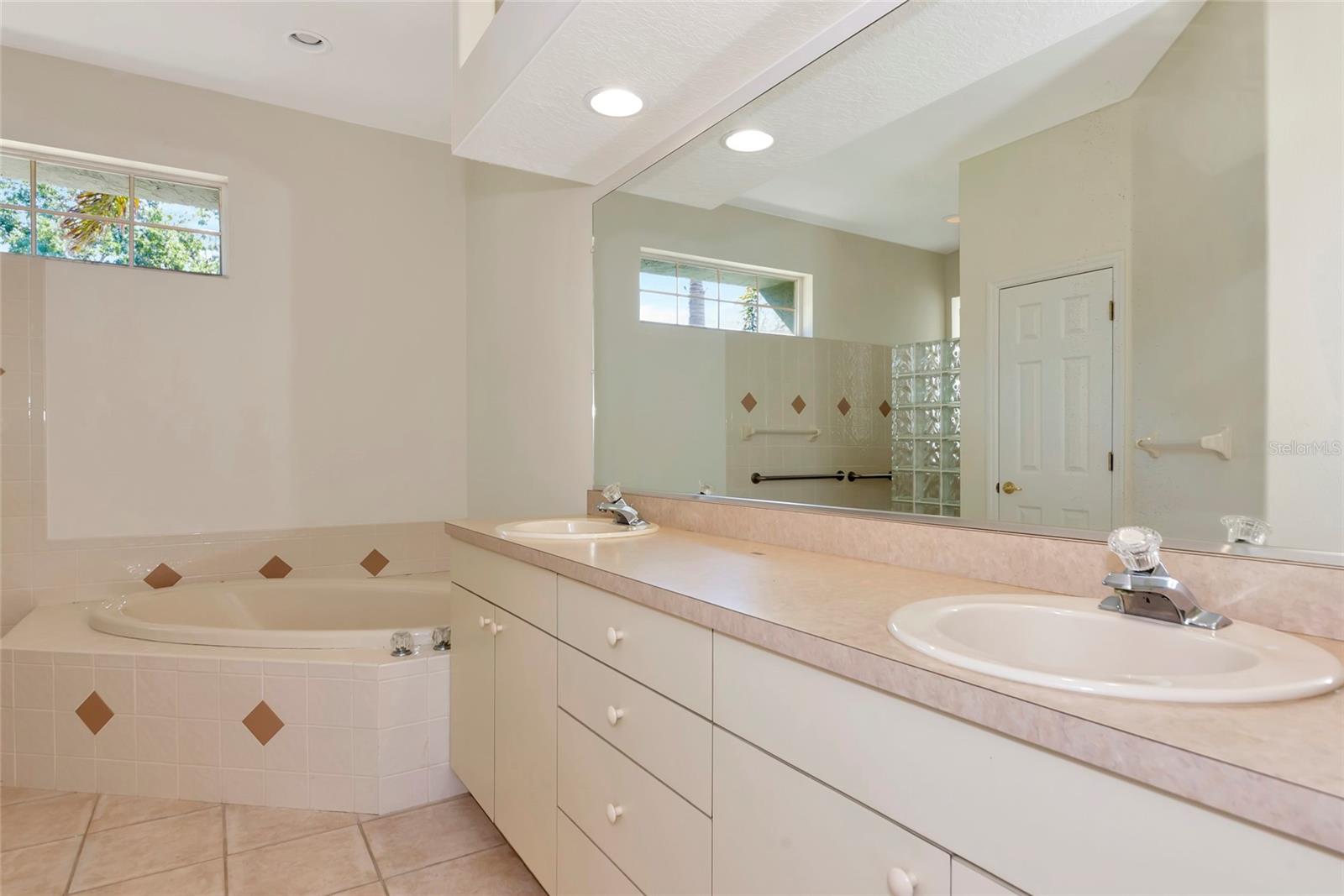 Image 13 of 27 For 4092 Green Tree Avenue