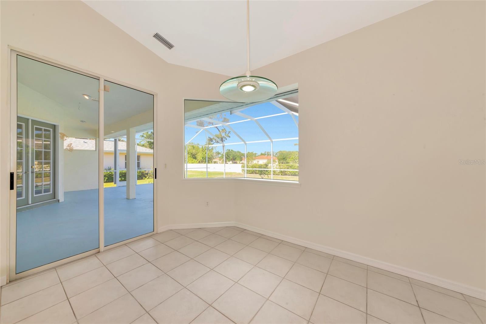 Image 19 of 27 For 4092 Green Tree Avenue