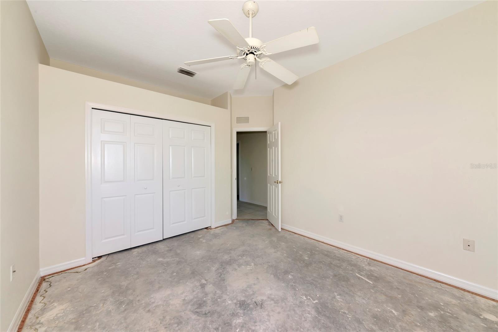 Image 20 of 27 For 4092 Green Tree Avenue