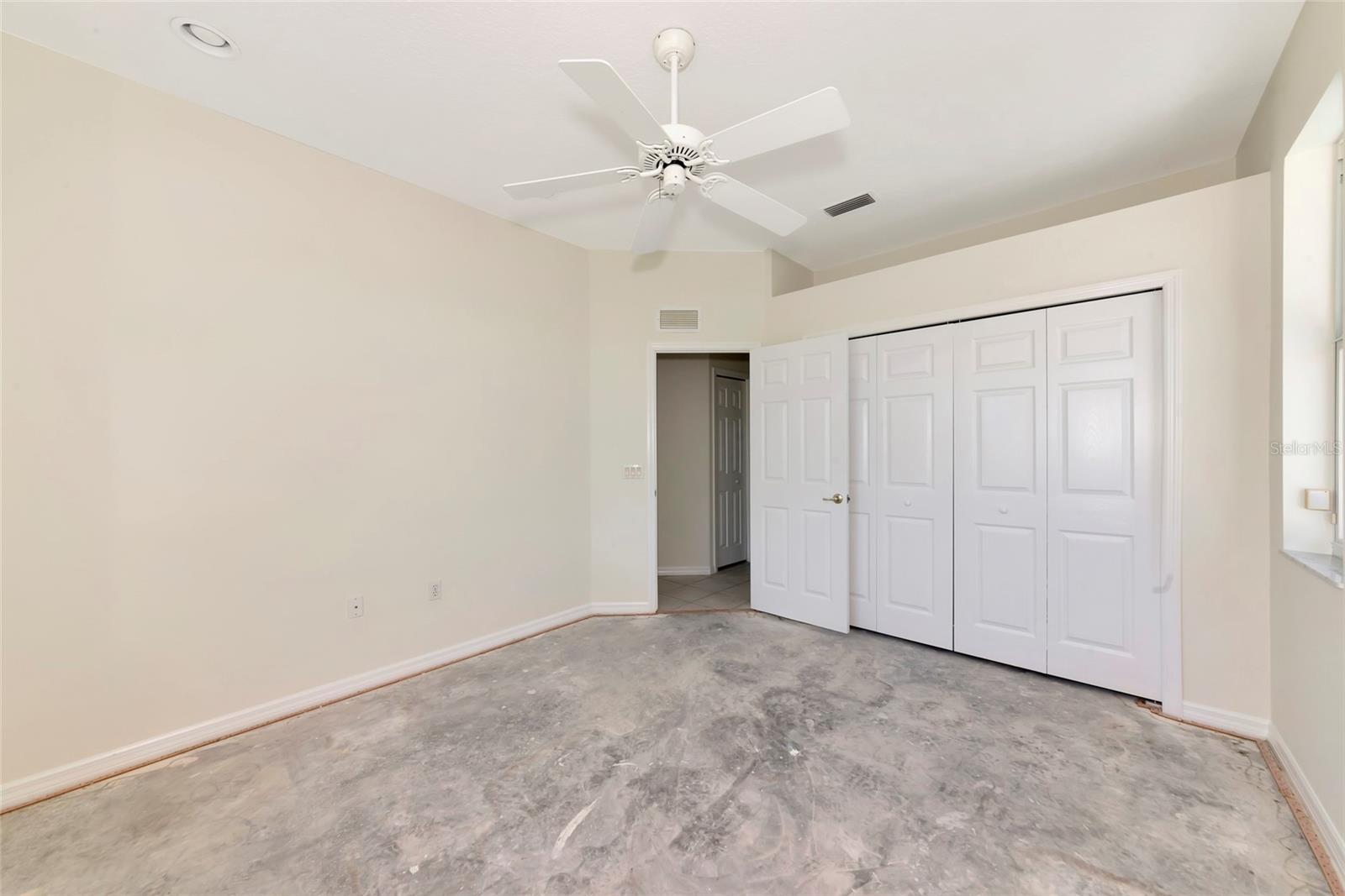 Image 21 of 27 For 4092 Green Tree Avenue
