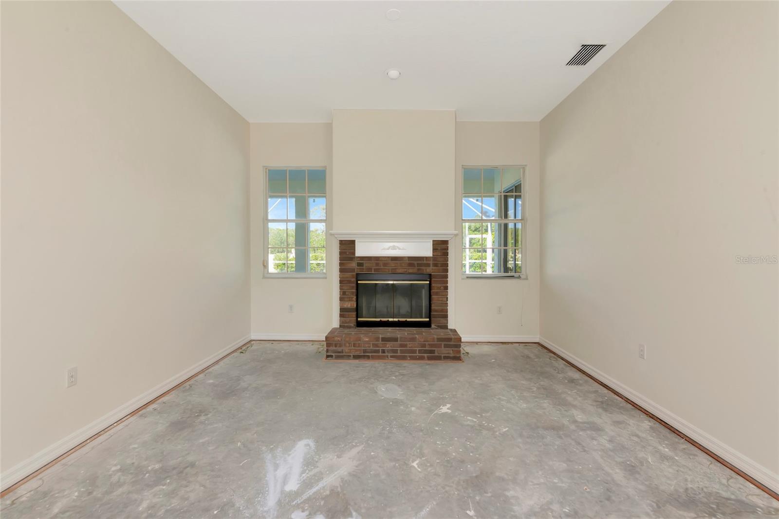 Image 5 of 27 For 4092 Green Tree Avenue