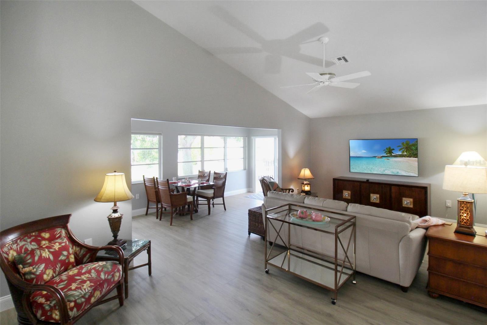 Image 17 of 52 For 1304 Capri Isles Boulevard 31