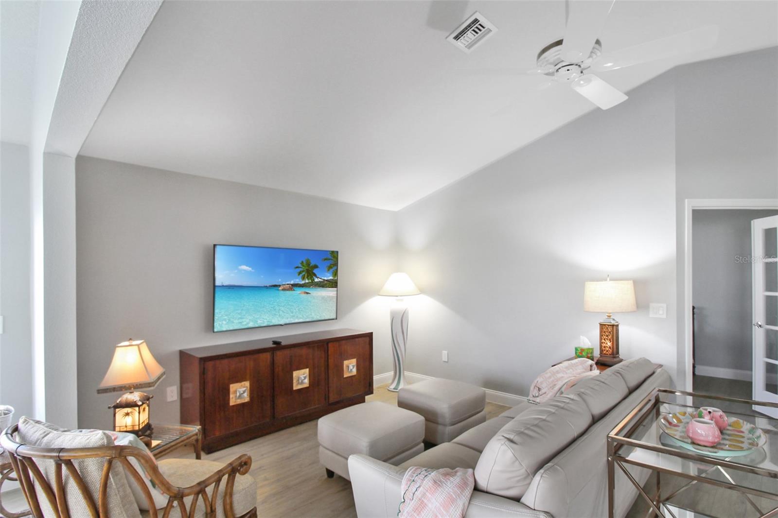 Image 19 of 52 For 1304 Capri Isles Boulevard 31