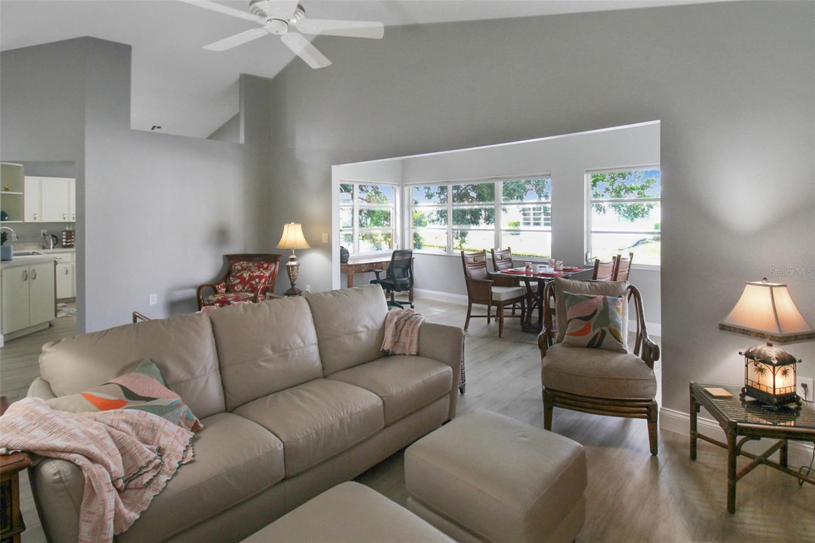 Image 22 of 52 For 1304 Capri Isles Boulevard 31