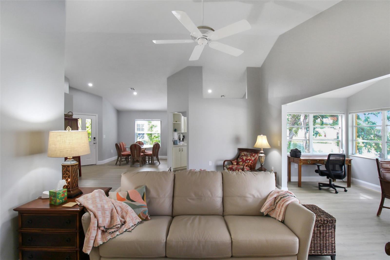Image 23 of 52 For 1304 Capri Isles Boulevard 31
