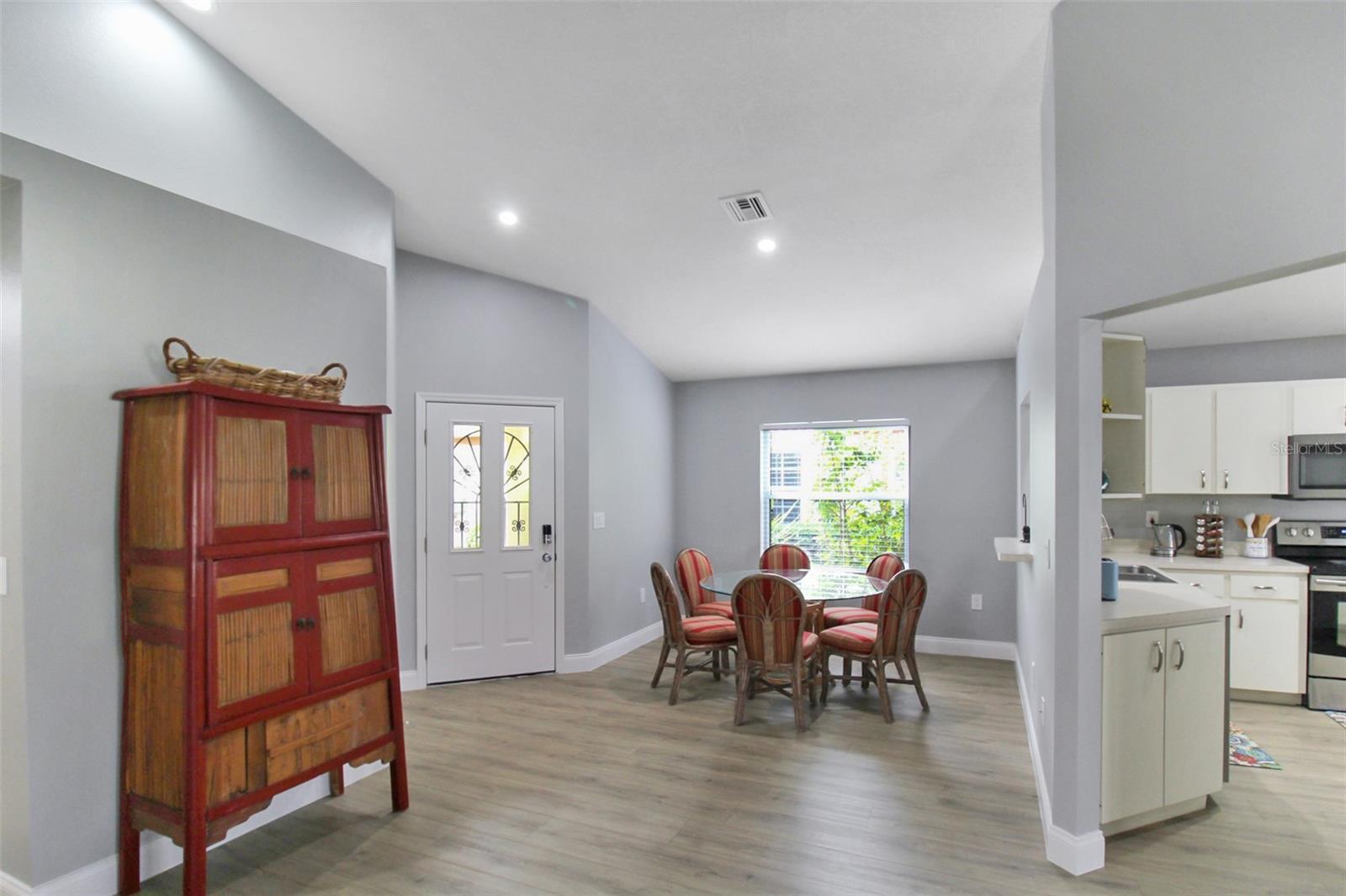 Image 7 of 52 For 1304 Capri Isles Boulevard 31