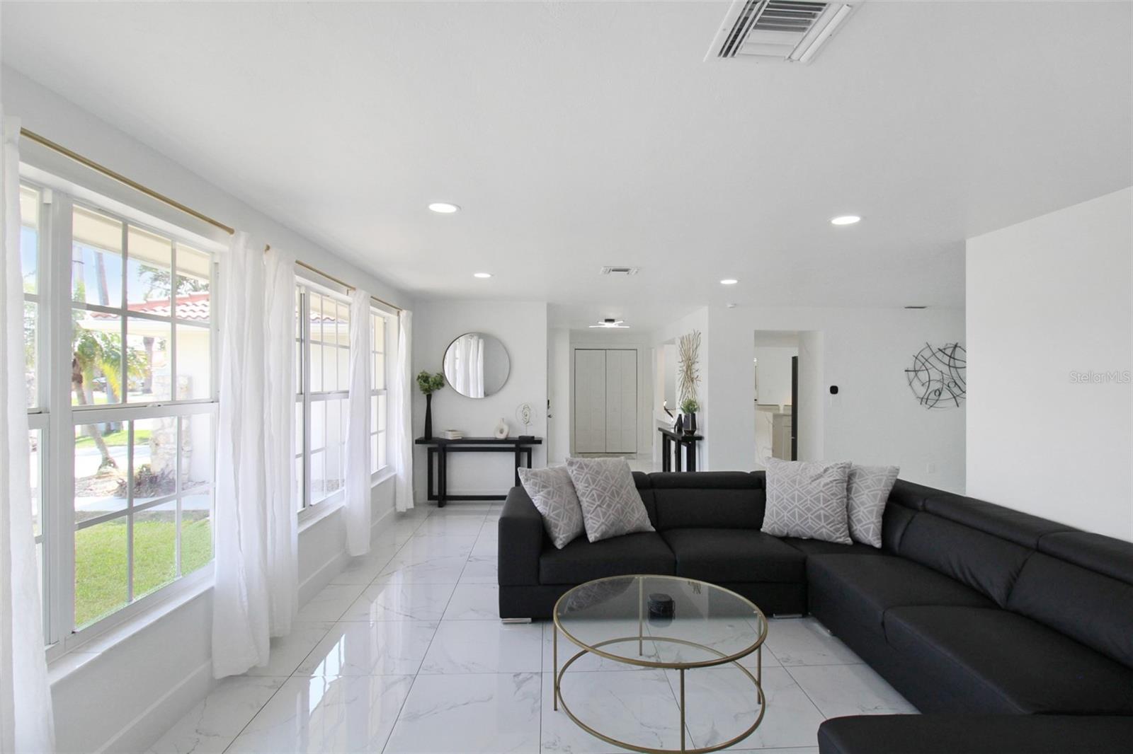 Image 12 of 71 For 945 Bal Harbor Boulevard
