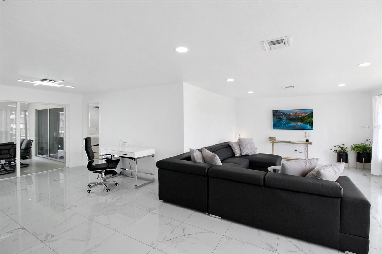 Image 8 of 71 For 945 Bal Harbor Boulevard