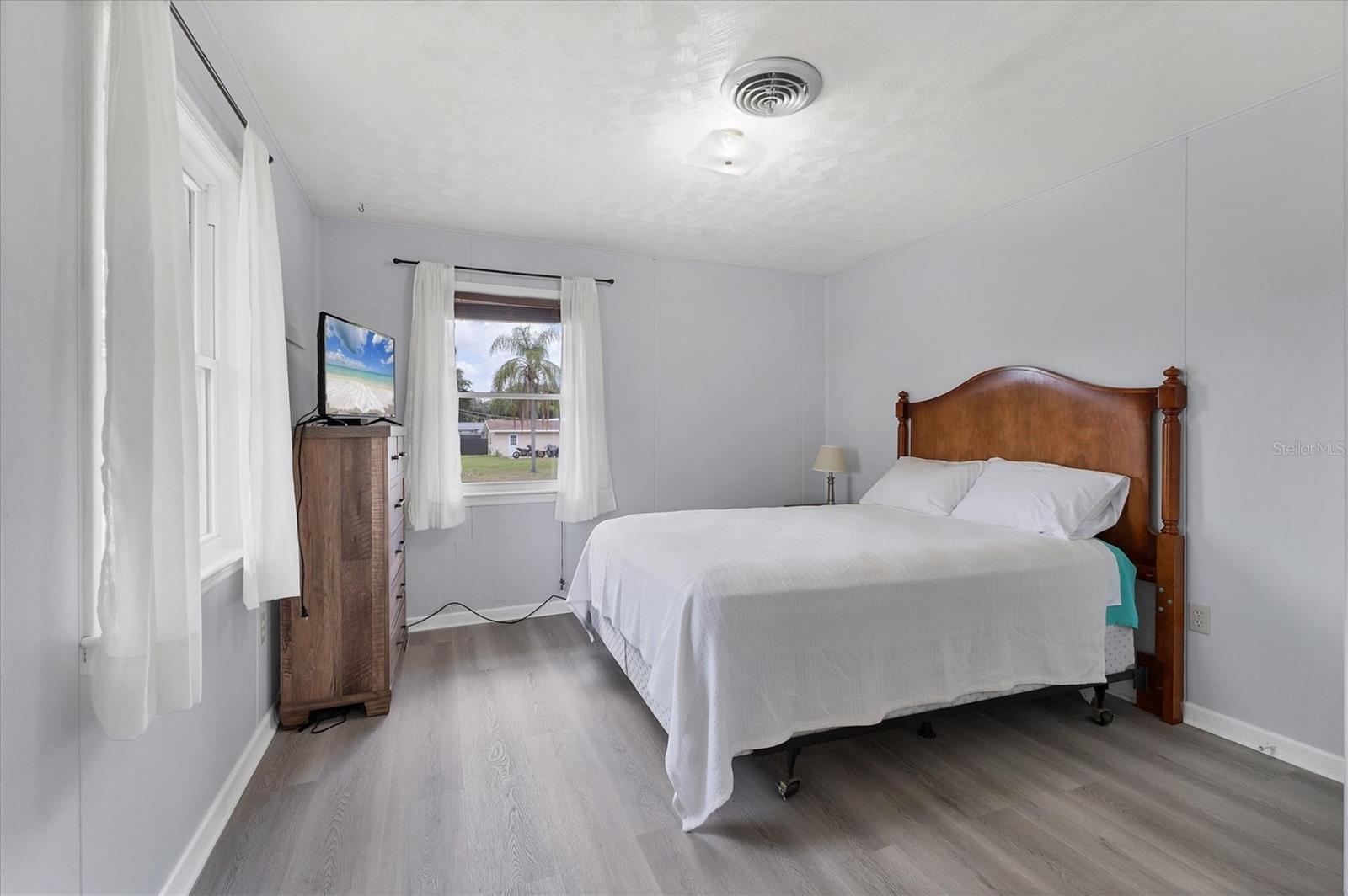 Image 32 of 43 For 4311 52nd Street E