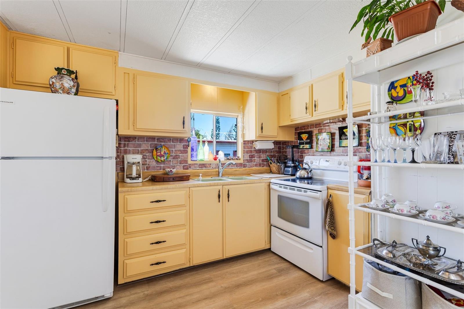 Image 11 of 27 For 110 Orange Grove Avenue S