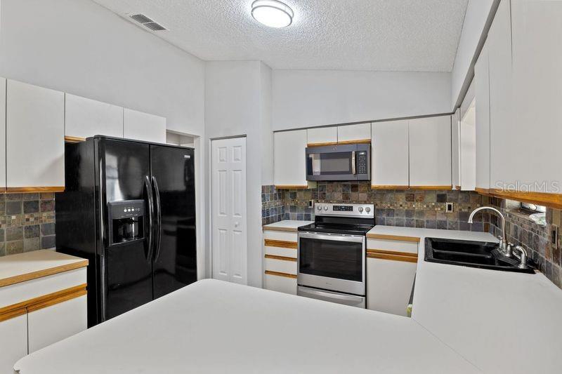 Image 10 of 24 For 920 36th Street W