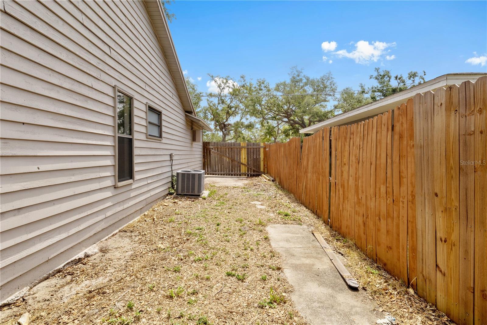 Image 18 of 24 For 920 36th Street W
