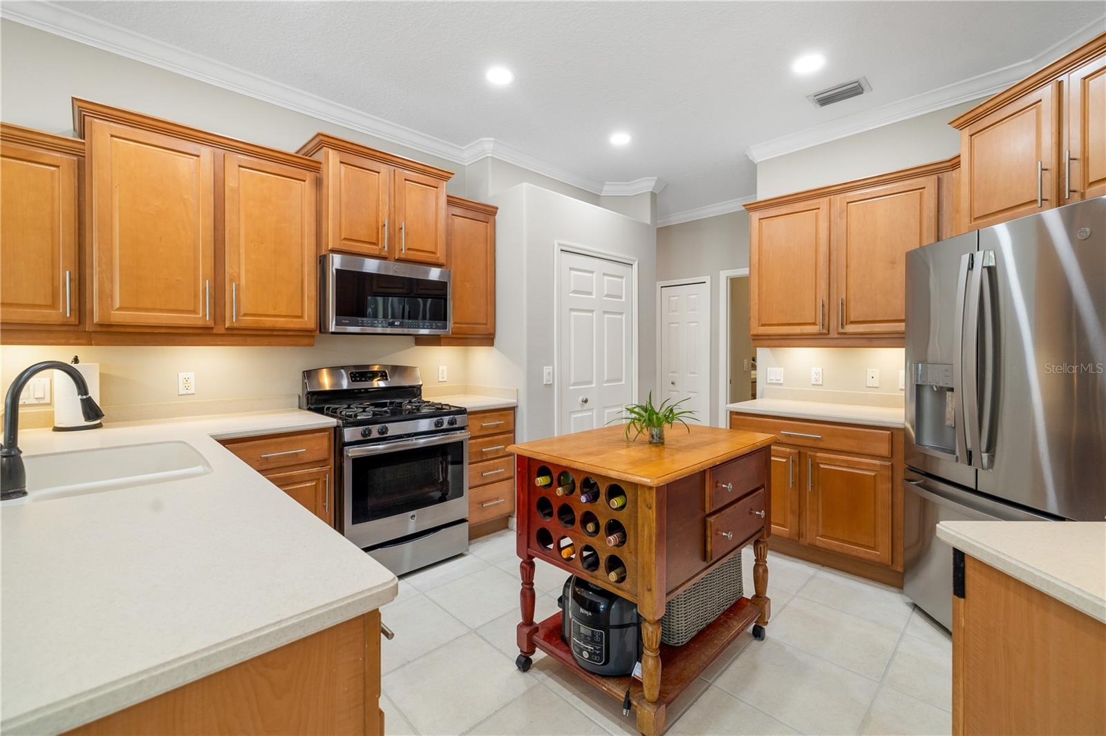Image 9 of 75 For 7804 Edmonston Circle