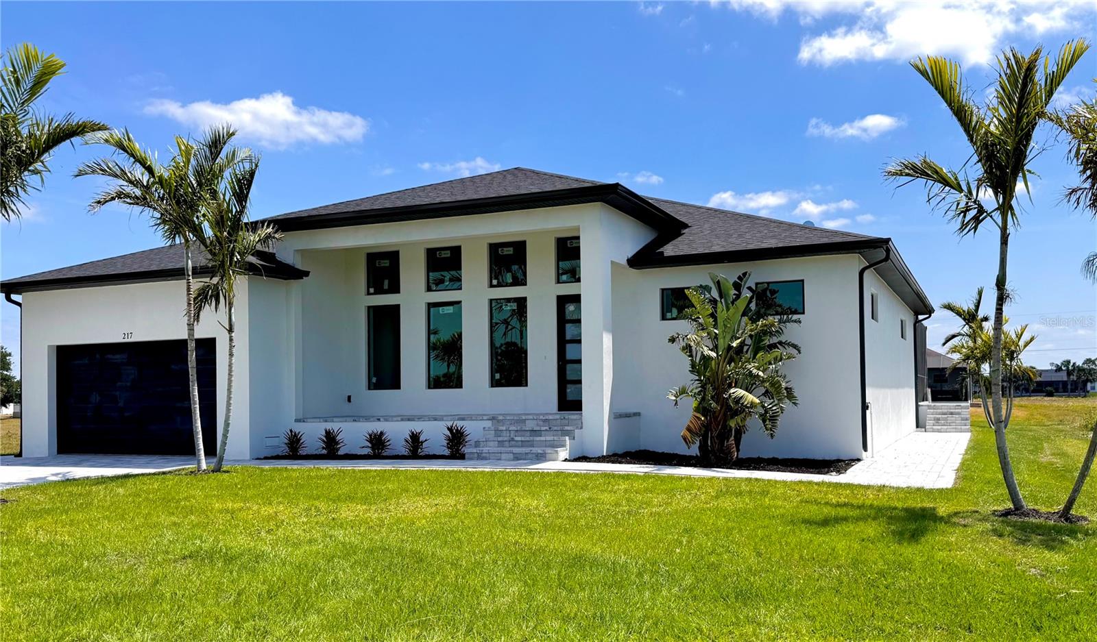 Listing photo id 8 for 217 Rotonda Boulevard S