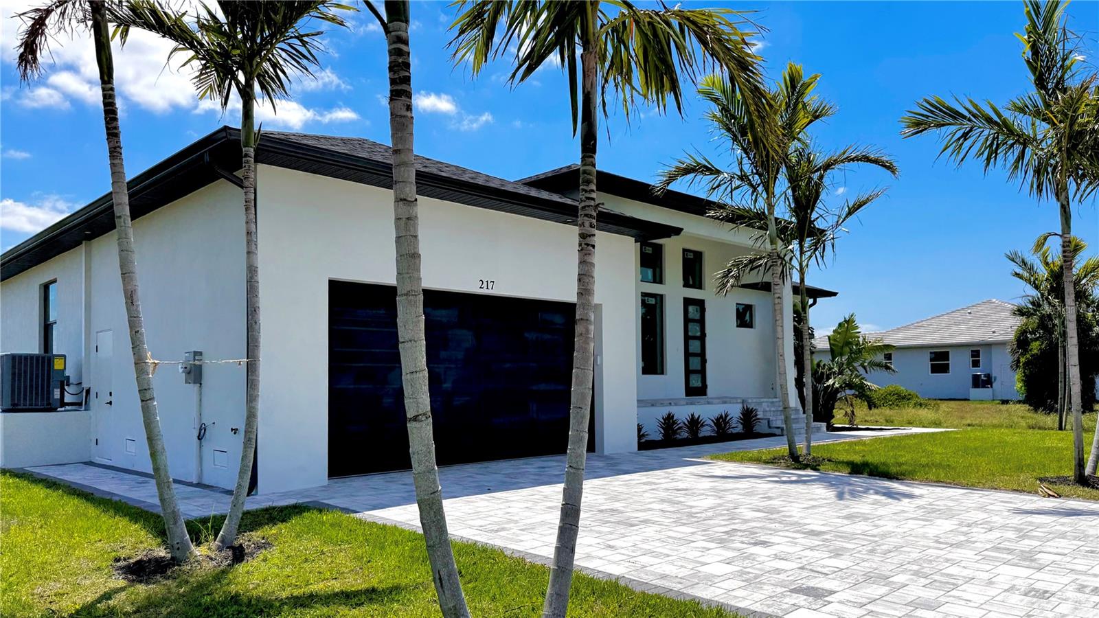 Listing photo id 0 for 217 Rotonda Boulevard S