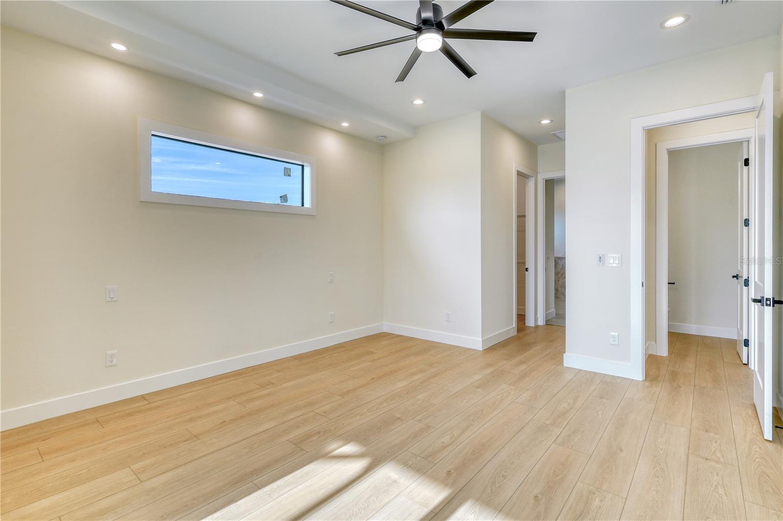 Listing photo id 19 for 217 Rotonda Boulevard S