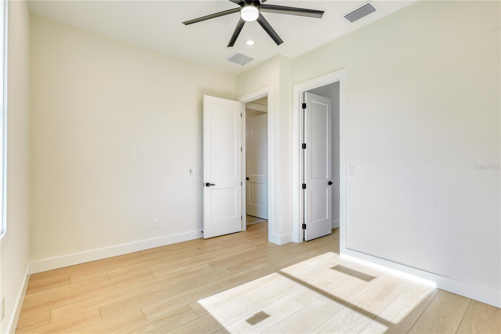 Listing photo id 20 for 217 Rotonda Boulevard S