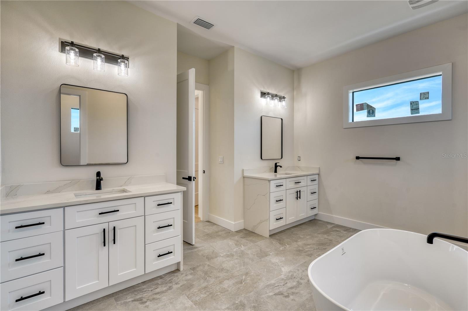 Listing photo id 29 for 217 Rotonda Boulevard S
