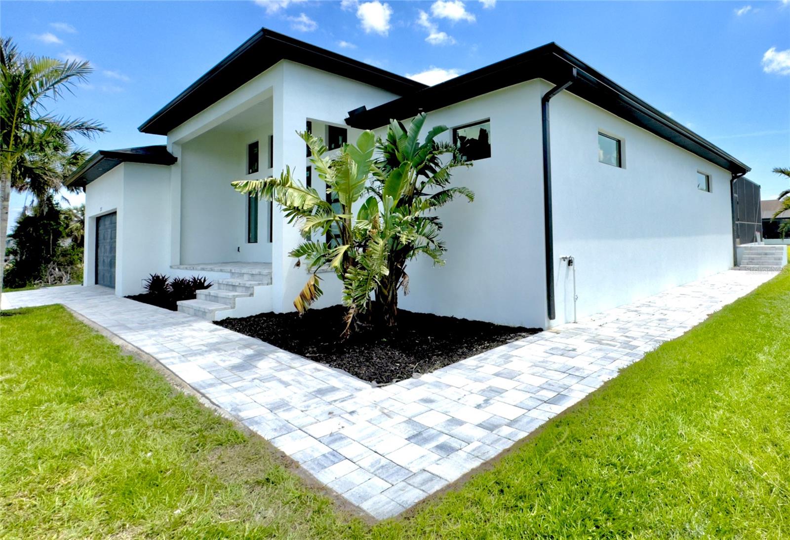 Listing photo id 4 for 217 Rotonda Boulevard S