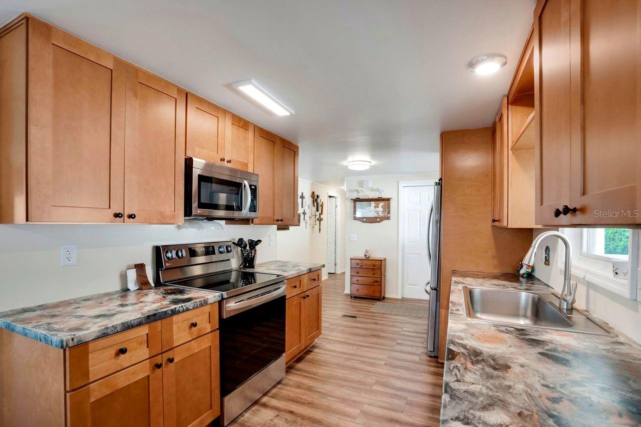 Image 11 of 44 For 649 Fairmount Drive