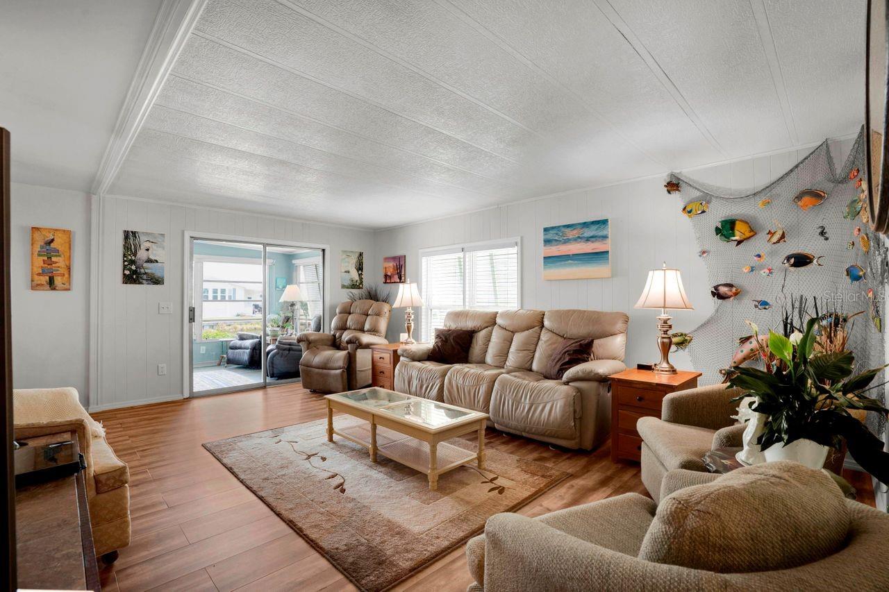 Image 8 of 44 For 649 Fairmount Drive