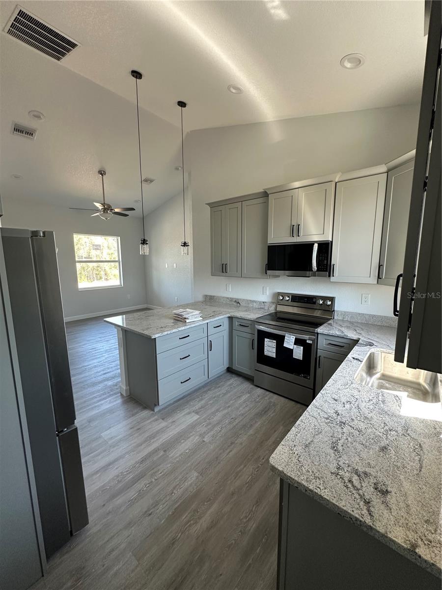 Image 11 of 18 For 14343 Myakka Avenue