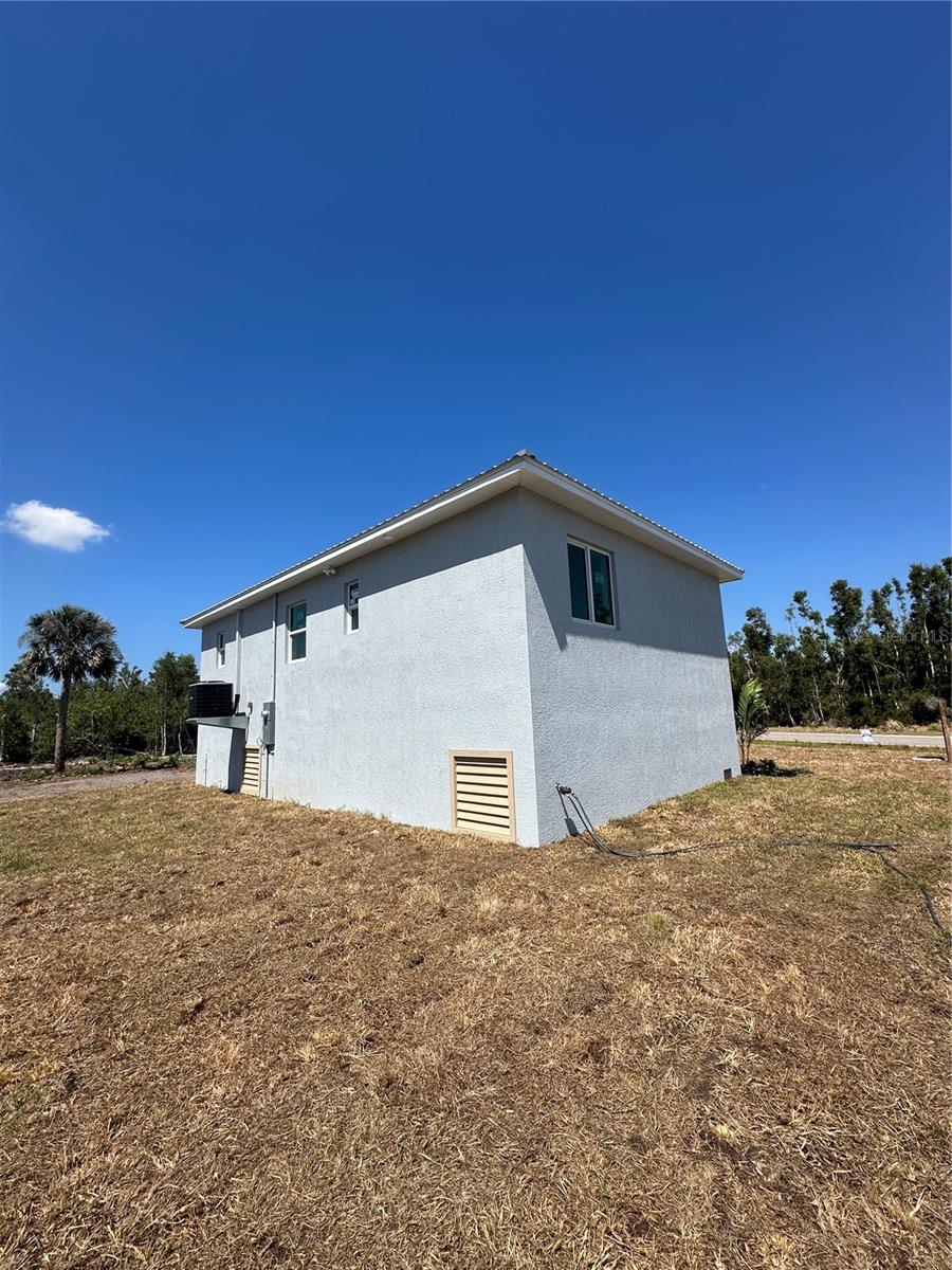 Image 6 of 18 For 14343 Myakka Avenue
