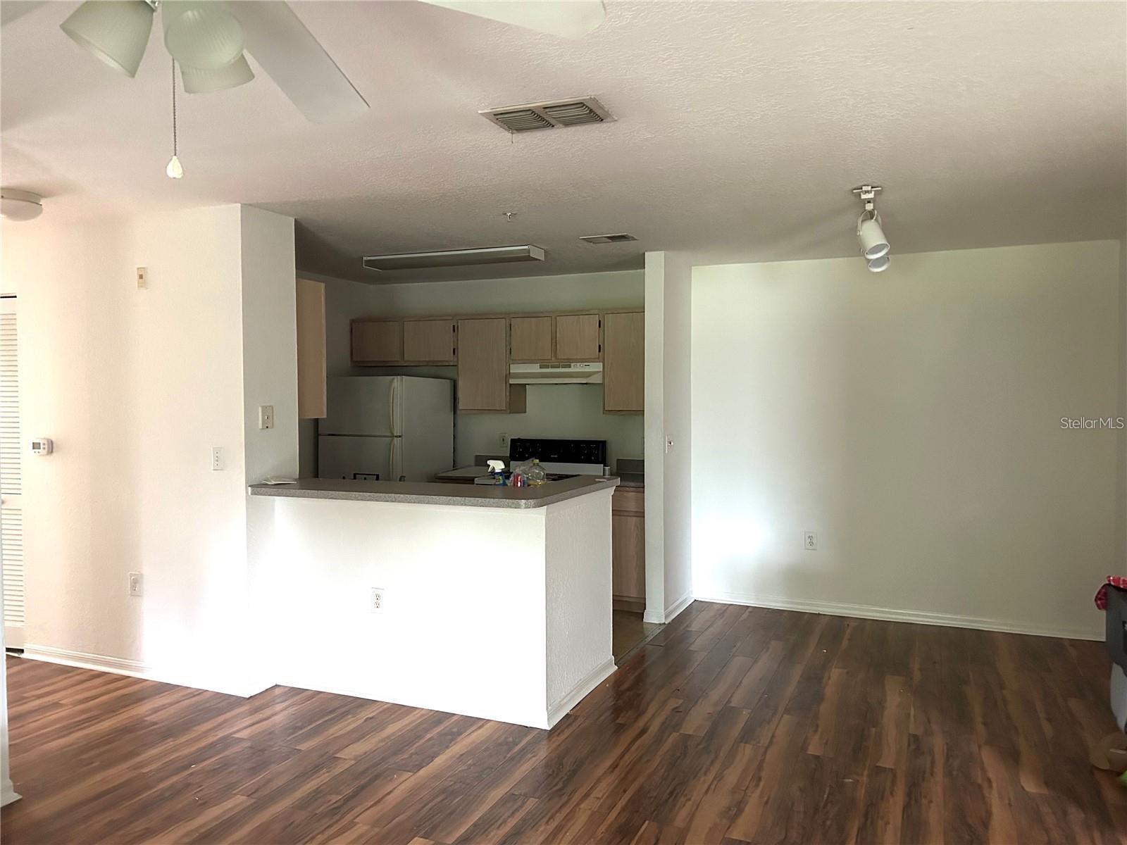 Image 3 of 16 For 7417 Vista Way 105