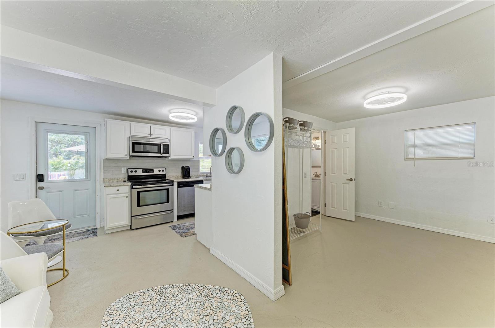 Image 10 of 19 For 2031 Oak Terrace